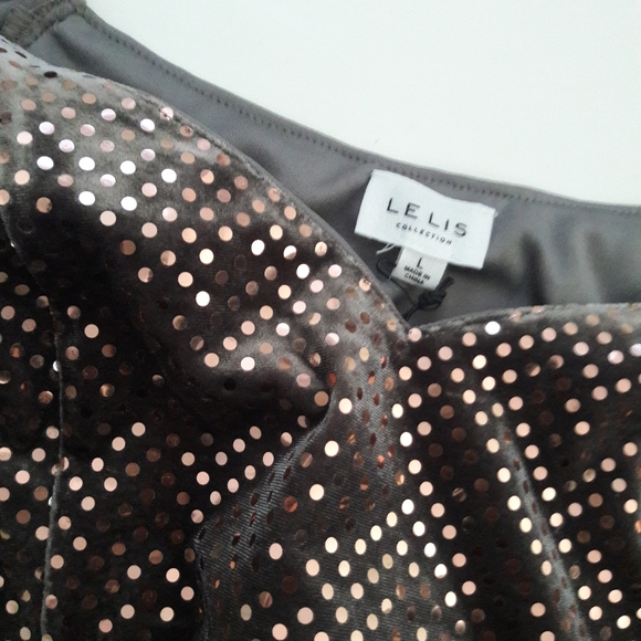 Sweet Heart Cut Crop Top - Picture 2 of 3